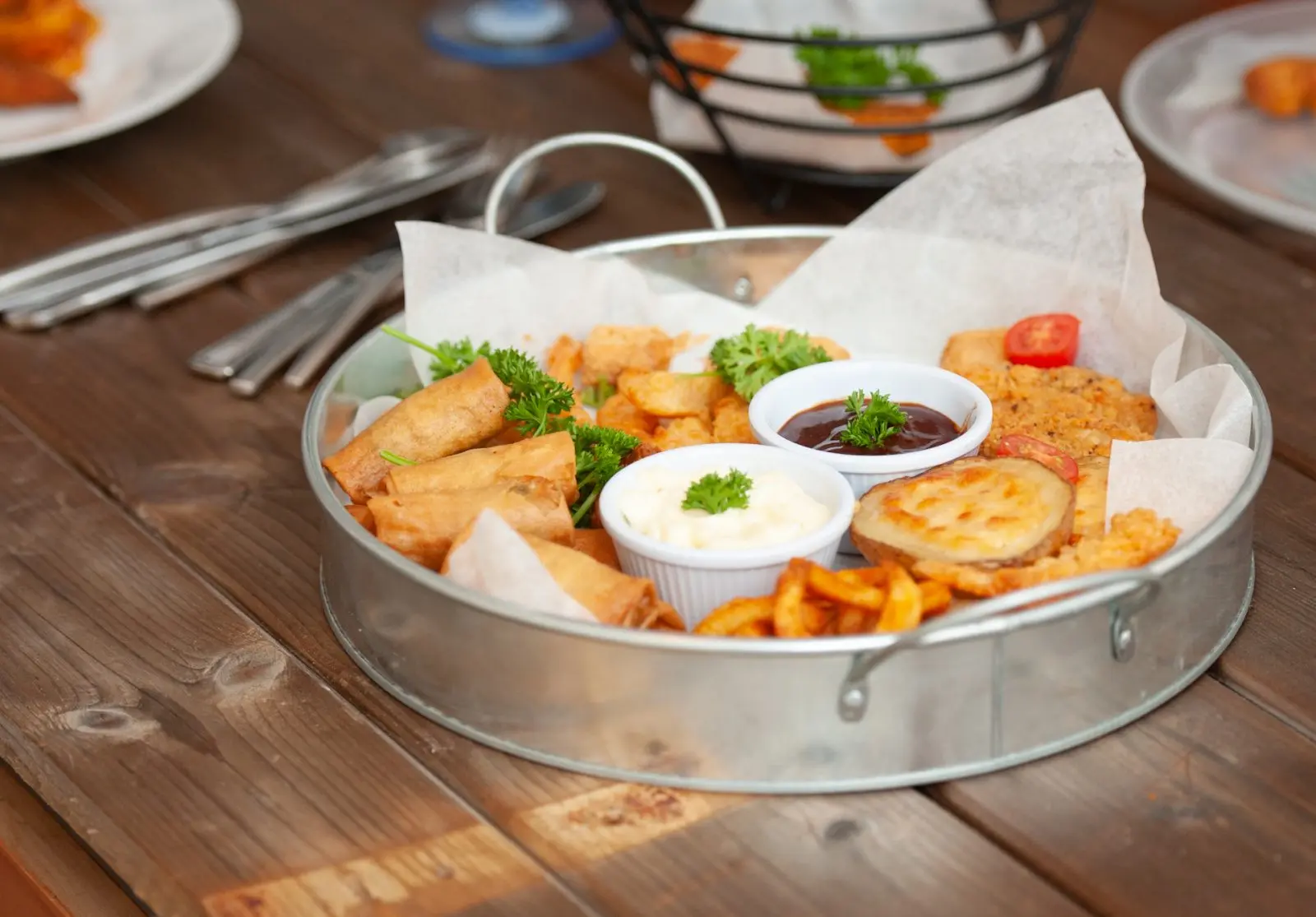 12″ Round Serving Platter Galvanised Tin 6 12″ Round Serving Platter Galvanised Tin - Image 6