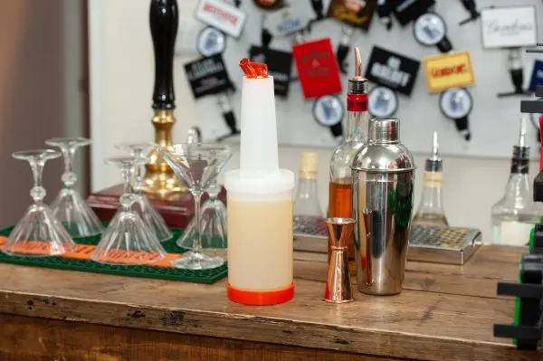 Save & Pour Quart Brown 3 Save & Pour Quart Brown - Image 3