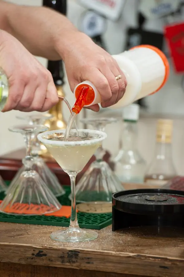 Save & Pour Quart Brown 2 Save & Pour Quart Brown - Image 2