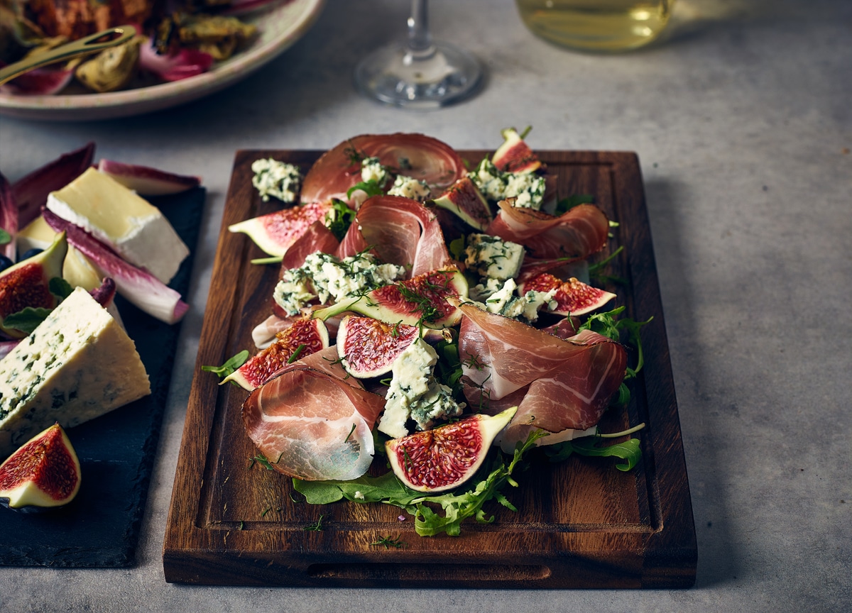 Genware Acacia Wood Serving Board 28 x 20 x 2cm 2 Genware Acacia Wood Serving Board 28 x 20 x 2cm - Image 2