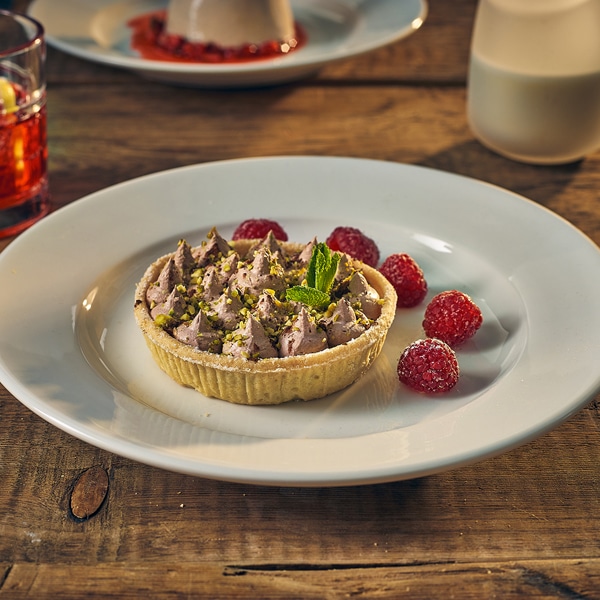 Genware Porcelain Classic Winged Plate 26cm/ 10.25" - Pack of 6 2 Genware Porcelain Classic Winged Plate 26cm/ 10.25" - Pack of 6 - Image 2