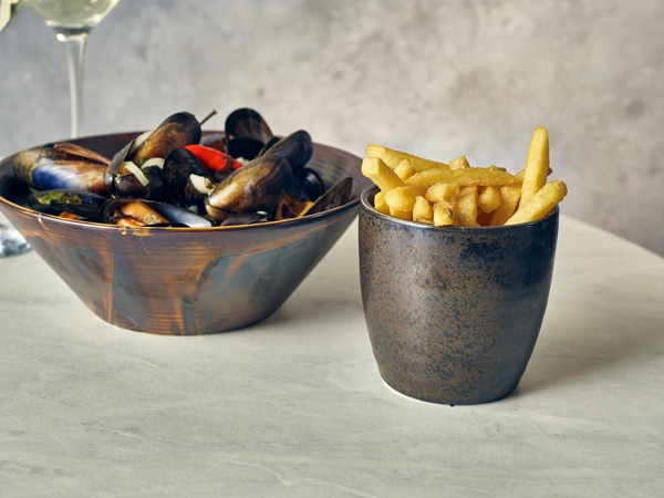 Terra Porcelain Black Chip Cup 30cl/ 10.5oz - Pack of 6 2 Terra Porcelain Black Chip Cup 30cl/ 10.5oz - Pack of 6 - Image 2