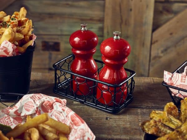 Genware Rectangular Black Wire Basket 14 x 7 x 5.5cm - Pack of 6 2 Genware Rectangular Black Wire Basket 14 x 7 x 5.5cm - Pack of 6 - Image 2