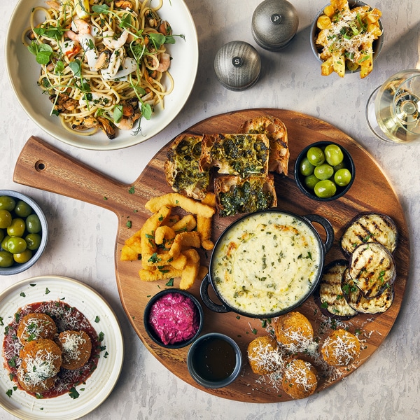 GenWare Acacia Wood Pizza Paddle 36cm Dia 3 GenWare Acacia Wood Pizza Paddle 36cm Dia - Image 3