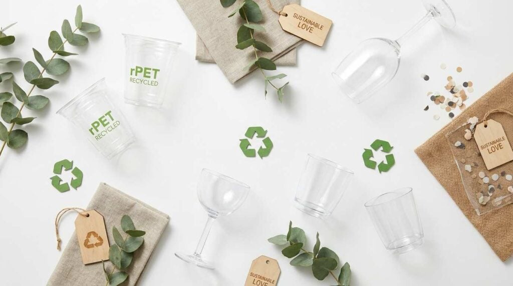 rPET disposable glasses and reusable polycarbonate glasses for sustainable weddings